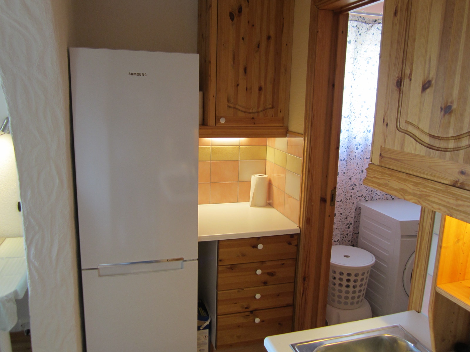 Kjøleskap med fryseskap Galleribilde