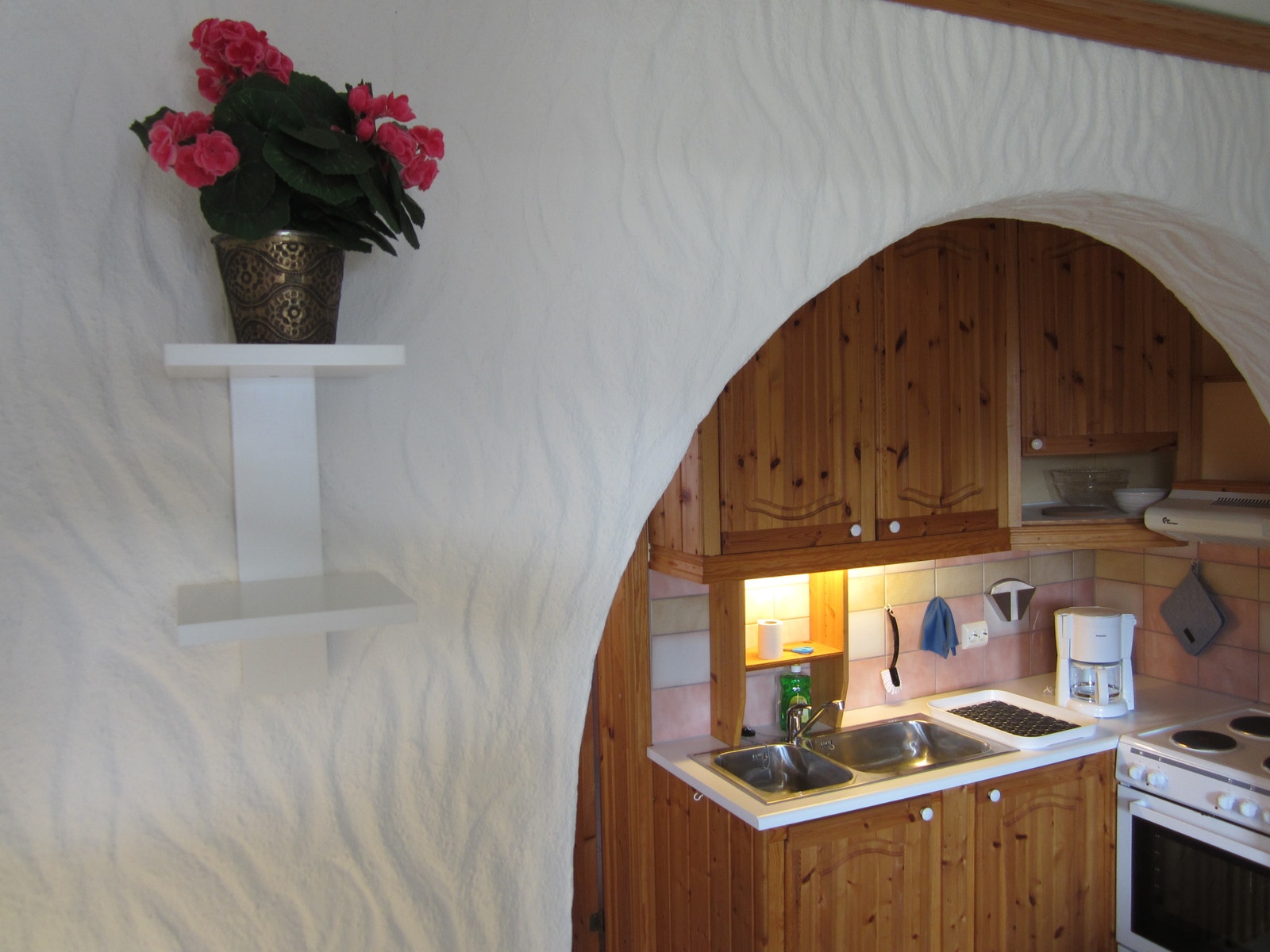 Buegang mot kjøkkenkrok Galleribilde