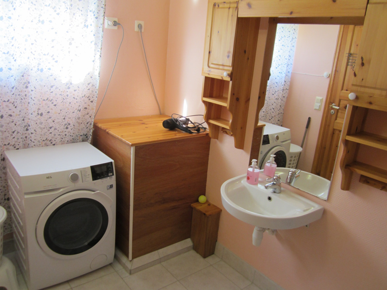 Bad har hårføner Galleribilde