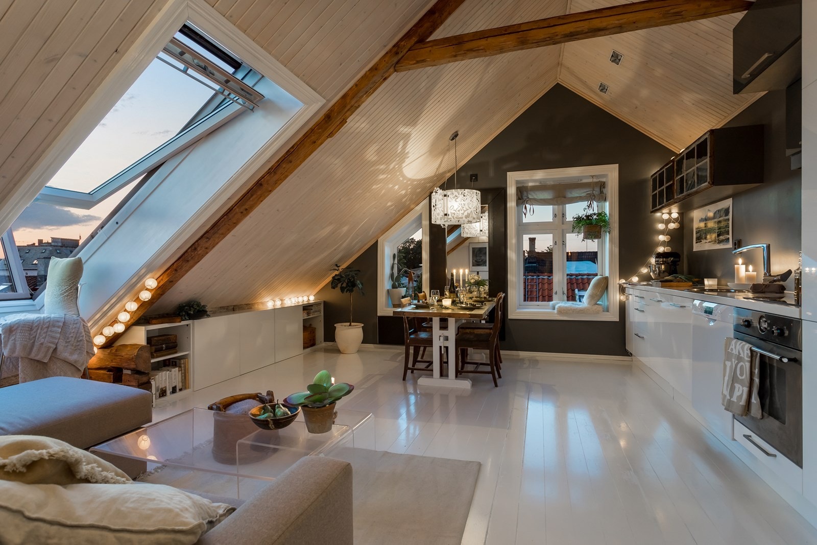 Kveldsstemning på stuen. Galleribilde