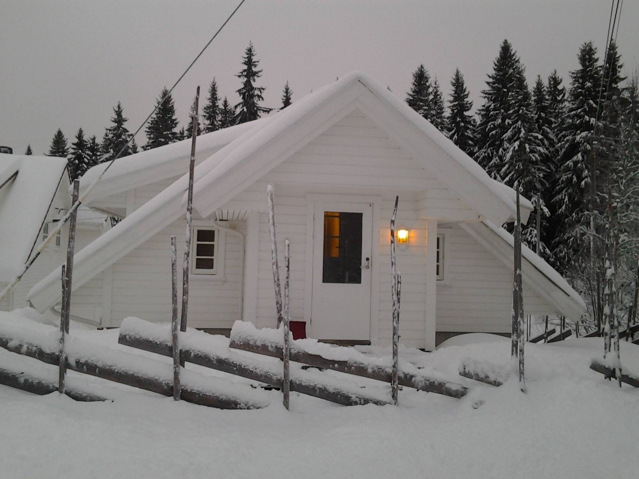 Egen inngang med plass til bil rett utenfor Galleribilde