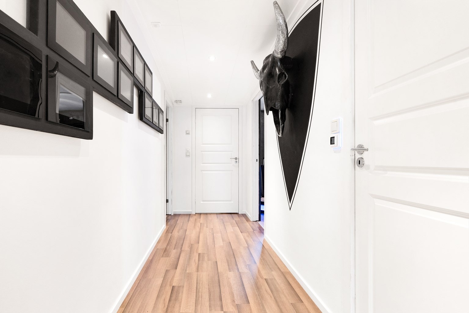 Lang og lys gang Galleribilde