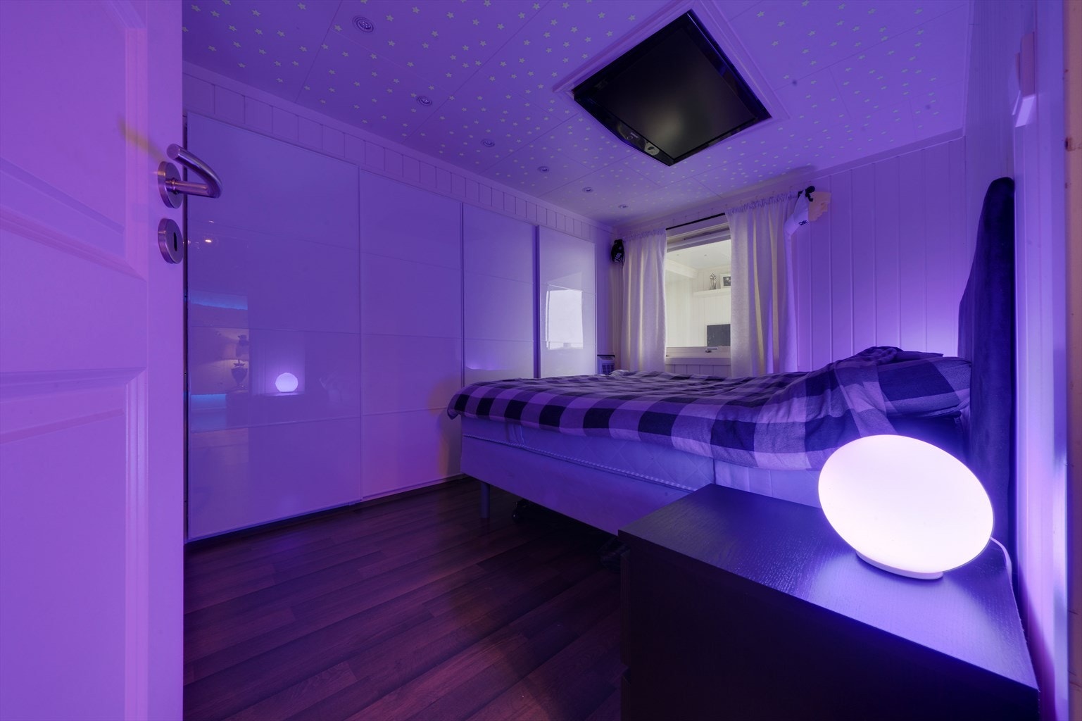 Hovedsoverommet er ekstra hyggelig, hvor du kan se på Netflix og popcorn! Galleribilde