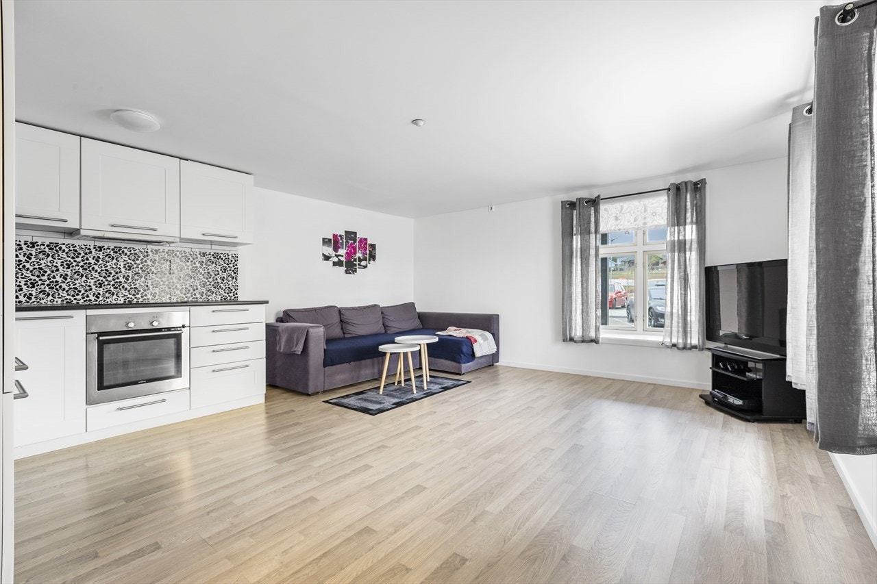 Her er det mange innredningsmuligheter og god plass til både sofa og spisestue. Galleribilde