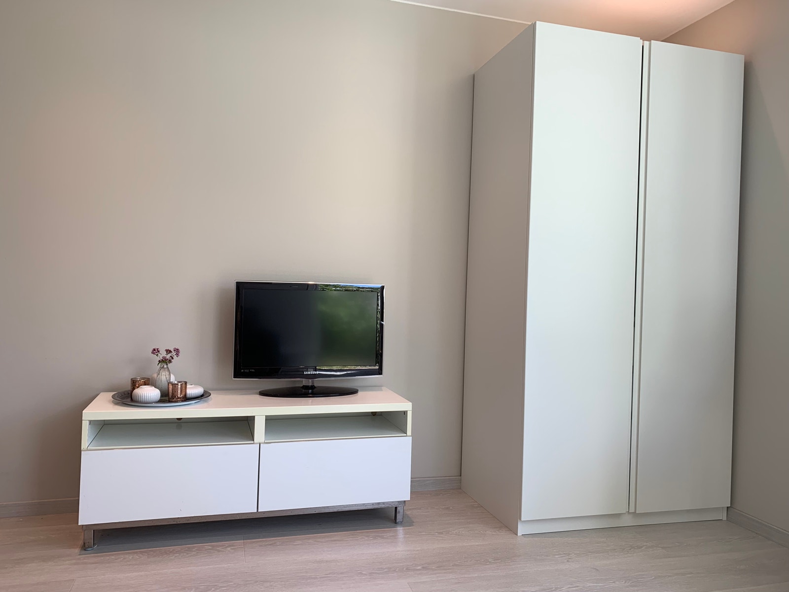 Dobbelt garderobeskap Galleribilde