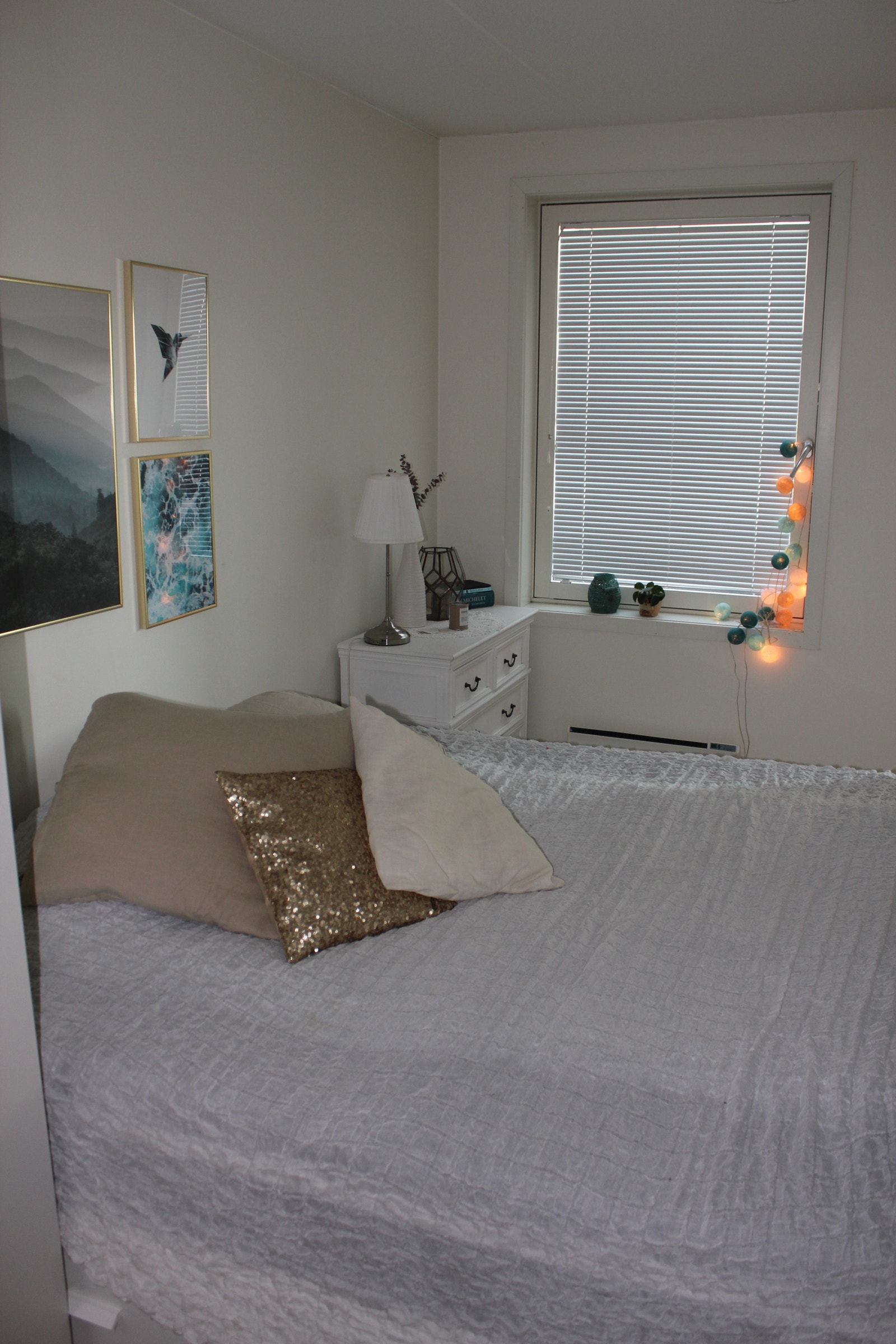 Soverom med 180 cm dobbeltseng som medfølger Galleribilde