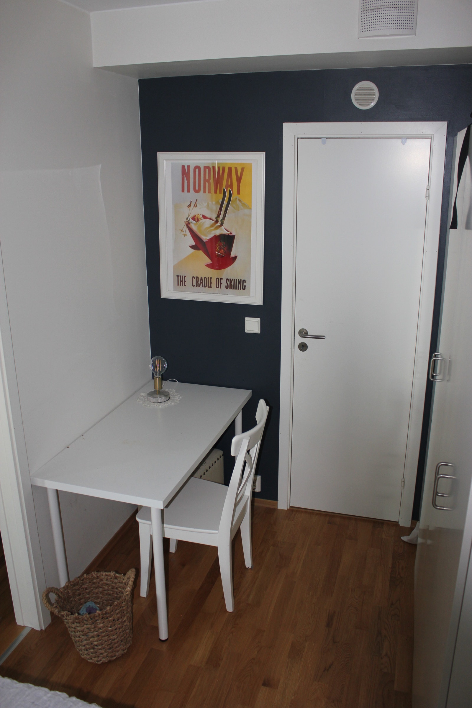 Plass til skrivepult på soverommet som medfølger Galleribilde