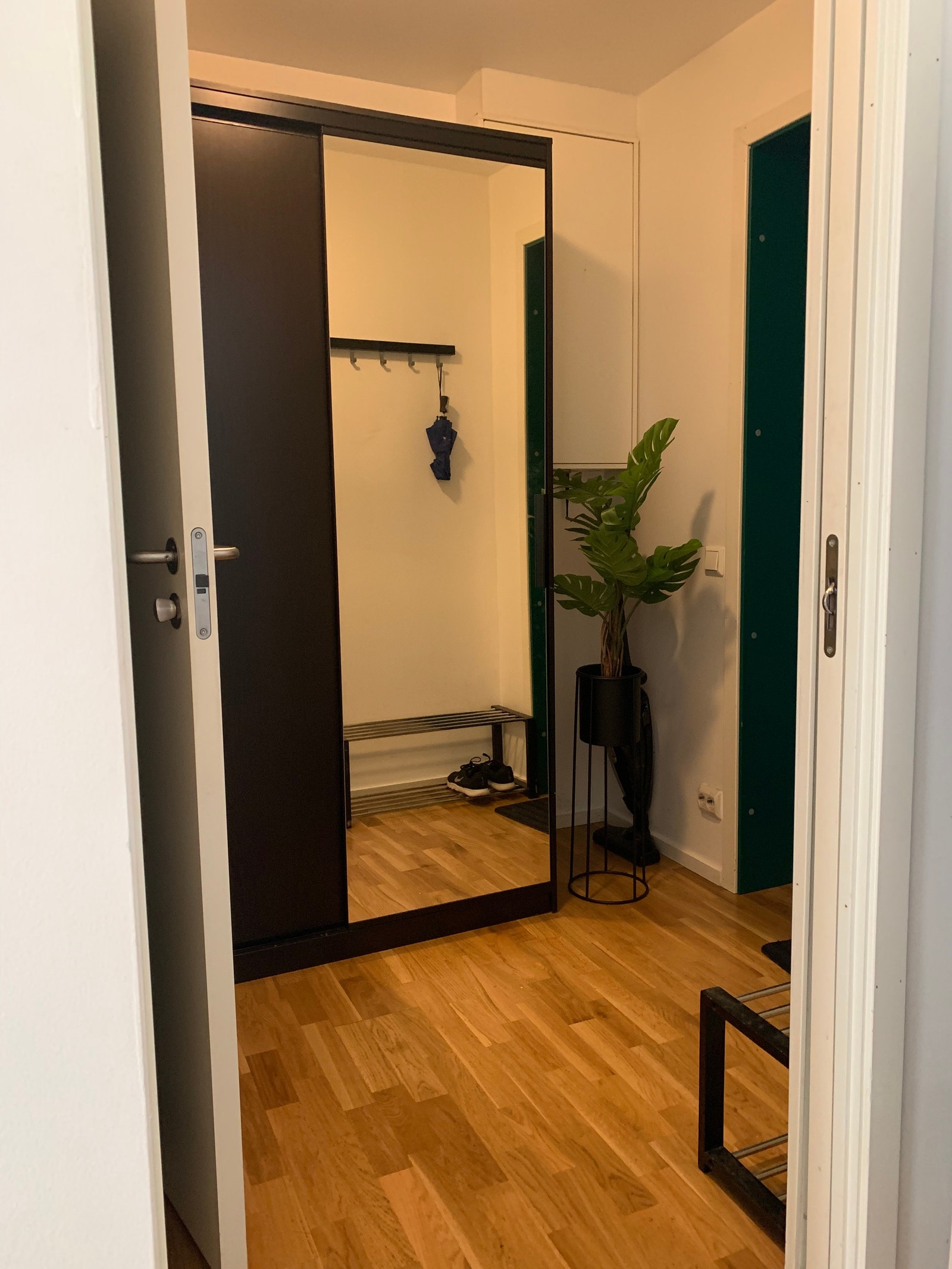 inngang, toalett til venstre Galleribilde