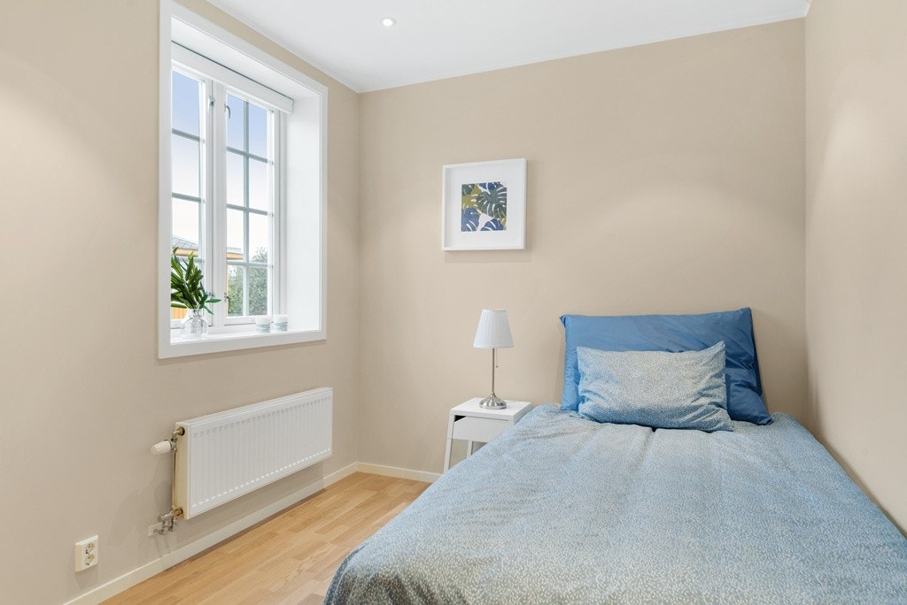 Du får også mye lys på det andre soverommet i leiligheten din. Eksempelbilde. Galleribilde