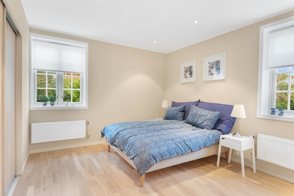 Med soverom på nesten 13 kvm. får du fint plass til dobbeltseng. Eksempelbilde. Galleribilde