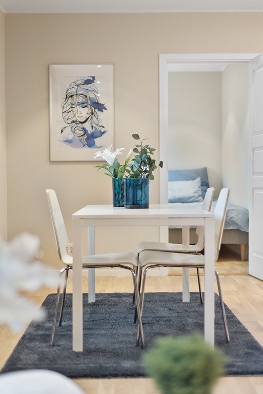 Tenk deg å flytte rett inn i en nyoppusset leilighet der du kan sette ditt eget preg med møbler og interiør. Eksempelbilde. Galleribilde