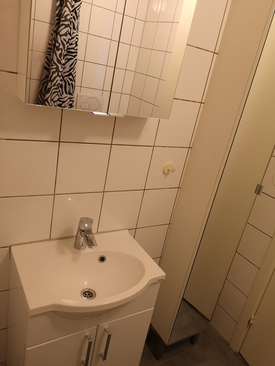 Bad med skapplass Galleribilde