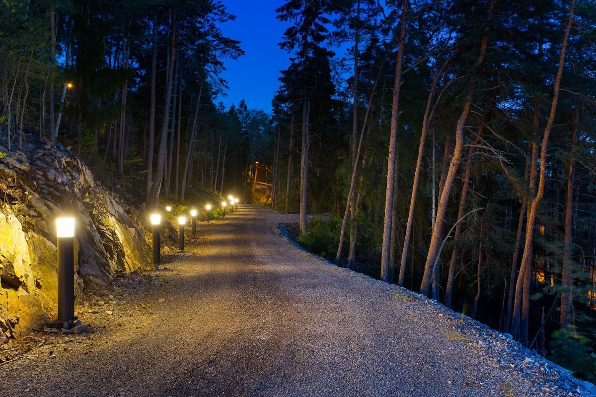 Det er punktbelysning hele veien frem til boligen. Galleribilde