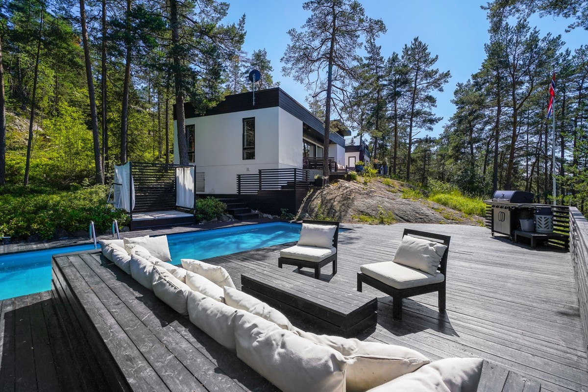 Det er gode solforhold ved bassengområdet. Galleribilde