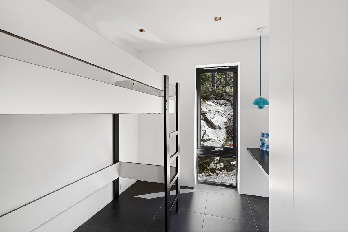 Badet i første etasje har egen vaskeromsdel og utgang til terreng. Galleribilde