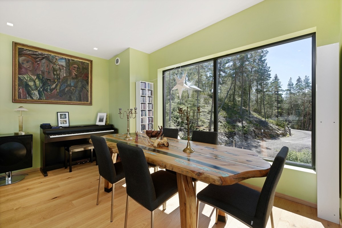 Det er totalt fire soverom og ett kontor i boligen. Galleribilde