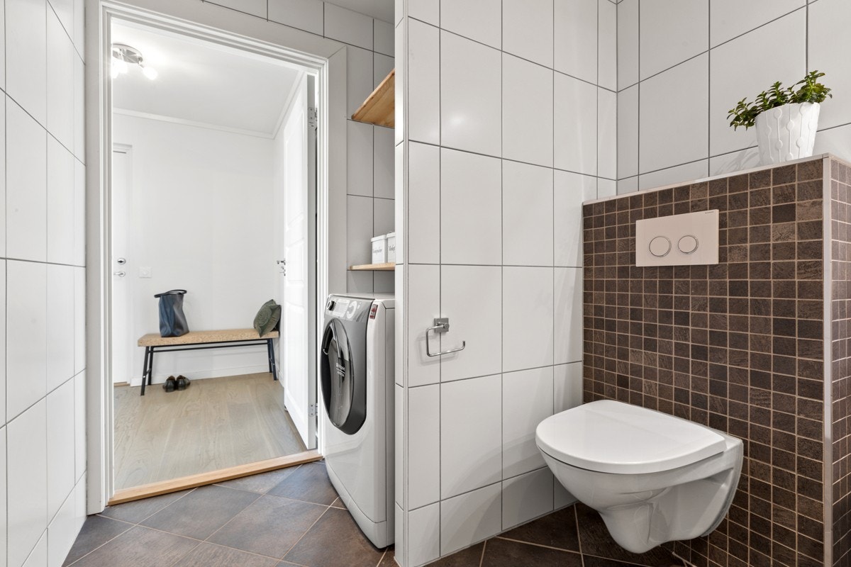 Praktisk og anvendelig nisje for vaskemaskin/tørketrommel, eventuelt vask/tørk kombimaskin Galleribilde