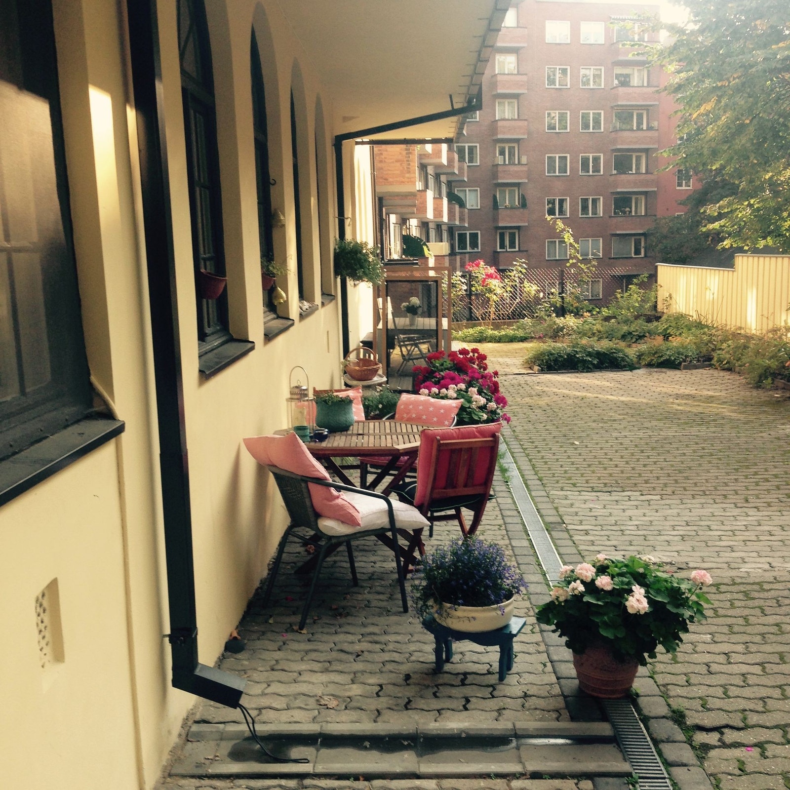 Bakhagen hører til sameiet, men er generelt lite brukt av andre beboere og deles for det meste med kun 1 nabo. Galleribilde