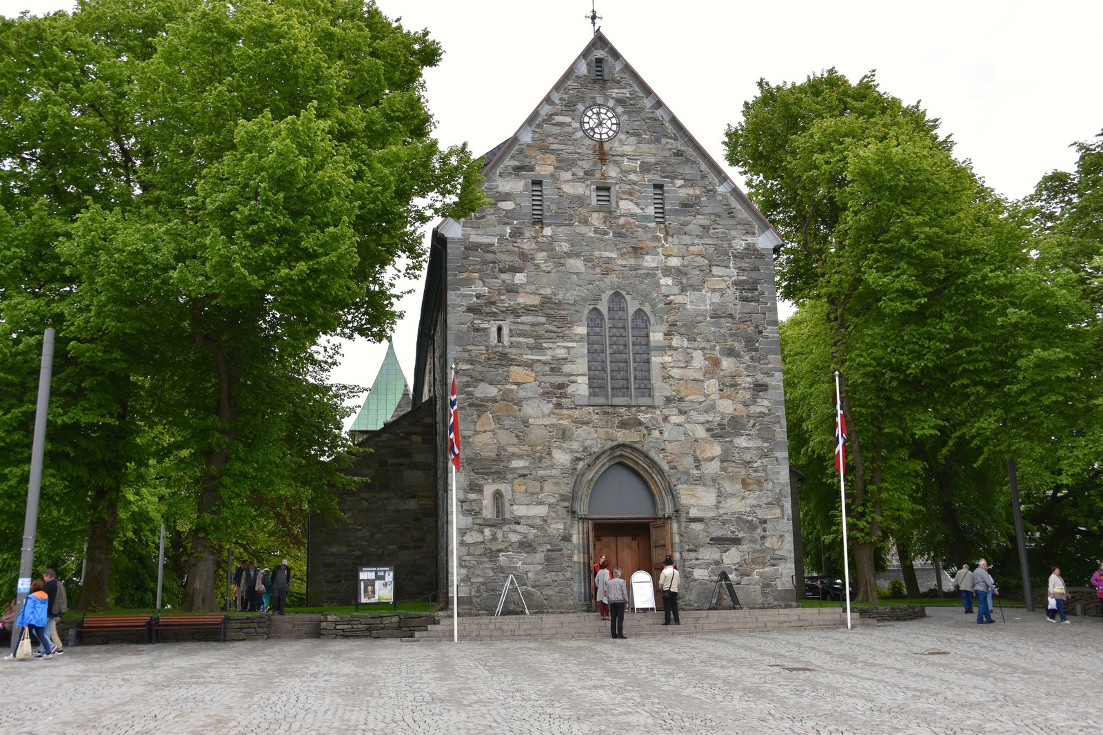 Walking distance to Stavanger Cathedral, which is Norway's oldest cathedral and the seat of the Bishop of Stavanger. Galleribilde