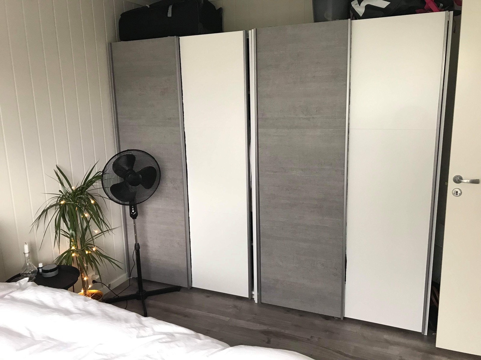 Dobbel skyvedørsgarderobe Galleribilde