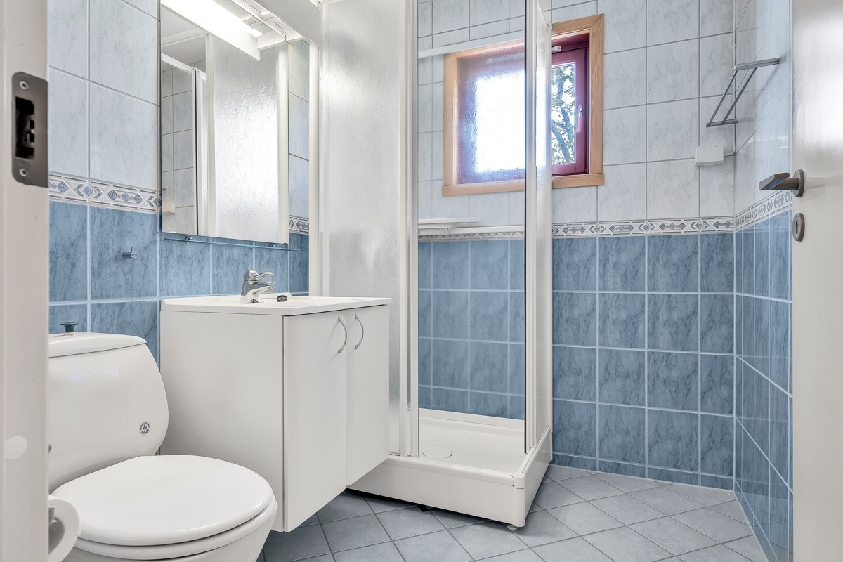 Flislagt bad fra 1983 som ble oppgradert i 2005. Galleribilde