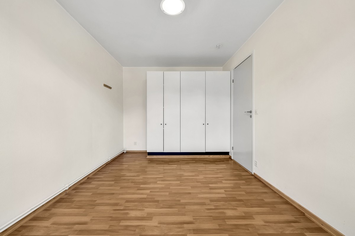 Soverommet har også garderobeskap eller plass til andre oppbevaringsløsninger. Galleribilde