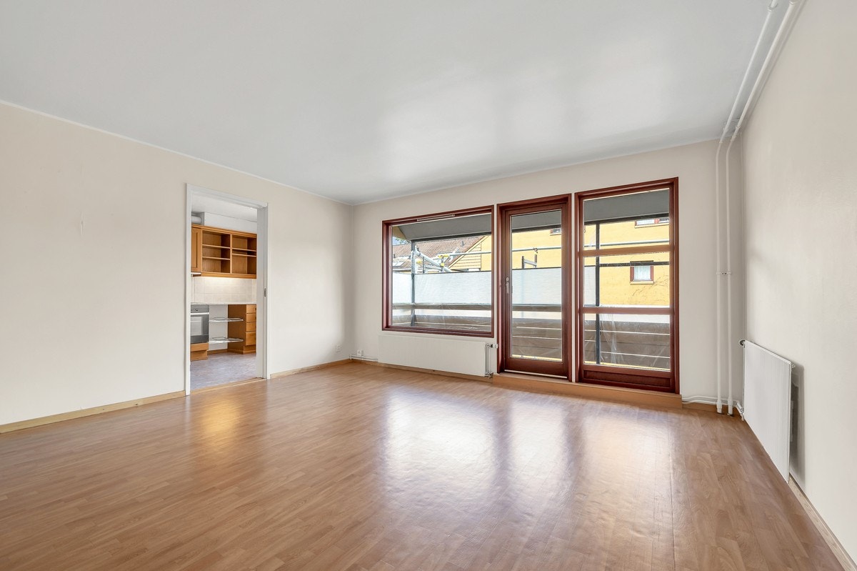 Endeleilighet med store vindusflater som slipper inn mye naturlig lys. Galleribilde