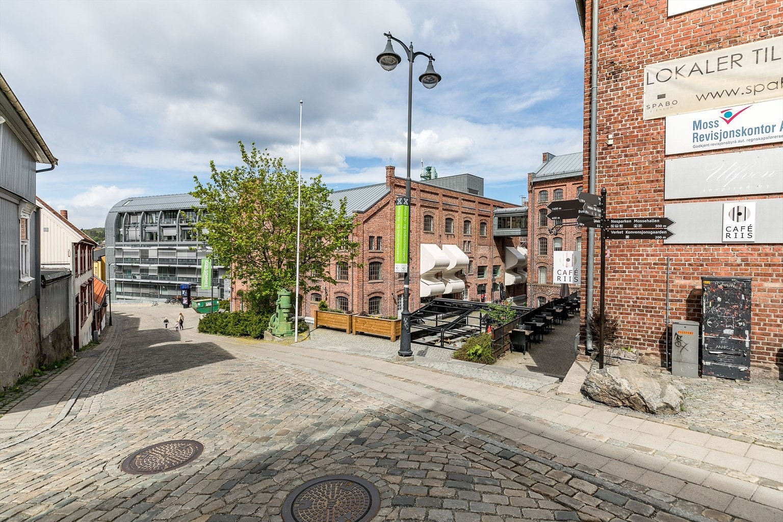 Møllebyen inkluderer både spise-/utesteder, kino og bibliotek. Galleribilde