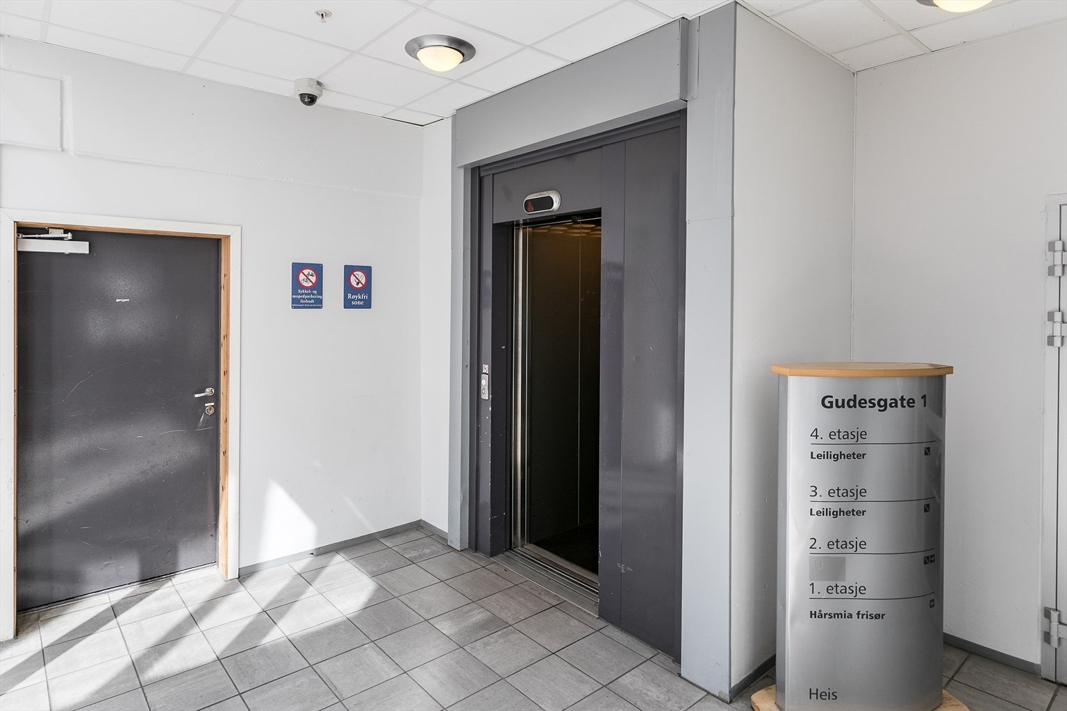 Heis i bygget gjør adkomsten enkel. Galleribilde