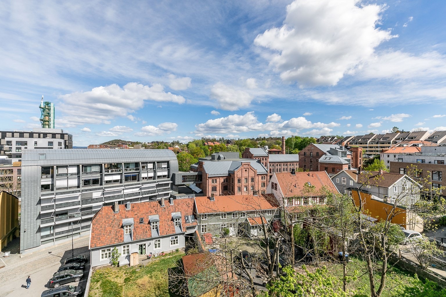 Utsyn fra fransk balkong i nordøstlig retning, mot blant annet Møllebyen. Galleribilde