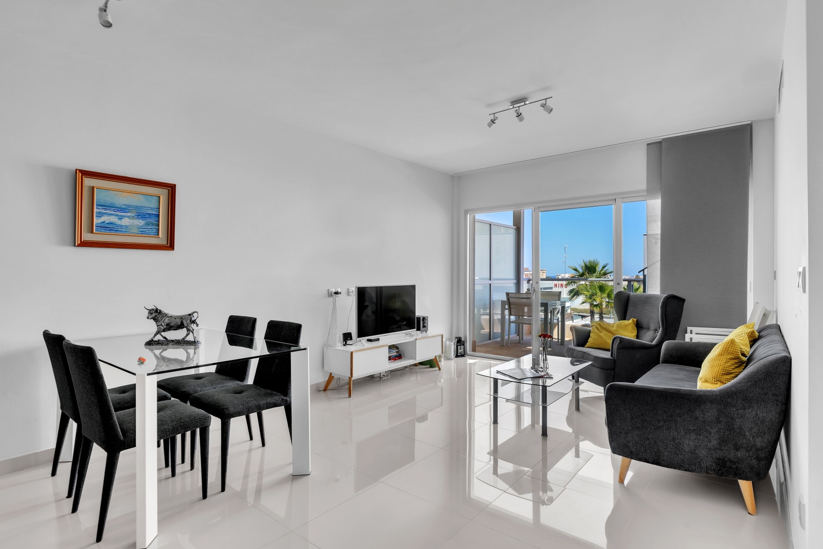 Stuen ut mot balkon Galleribilde