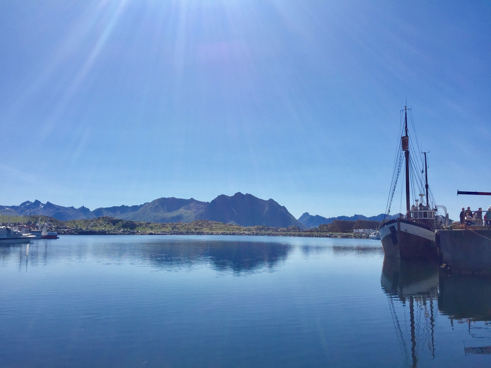 Laukvik havn. Galleribilde