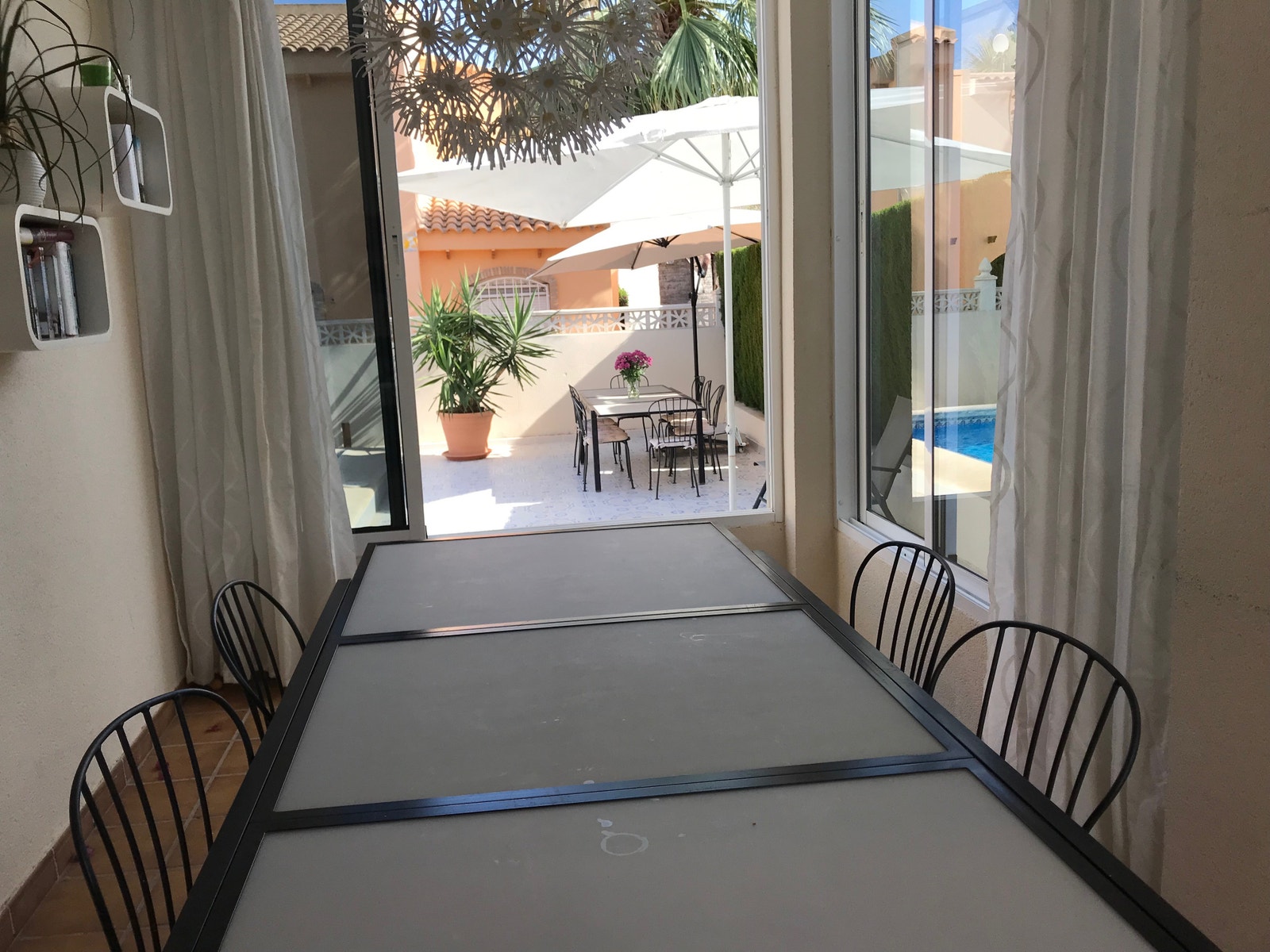 Hagestue. Svalt om sommeren. Lunt om vinteren. Galleribilde