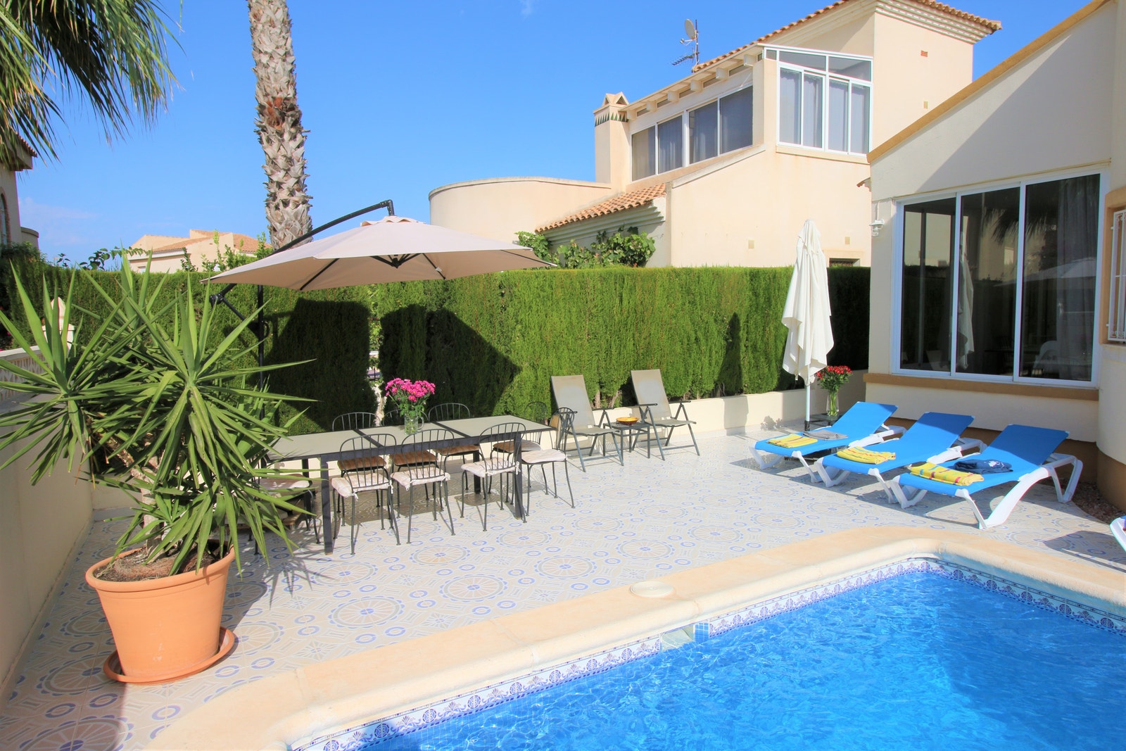 Uteområdet ved bassenget Galleribilde