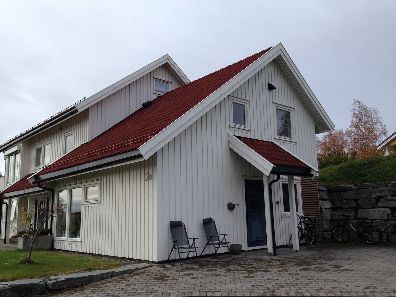 Inngang med egen parkering Galleribilde