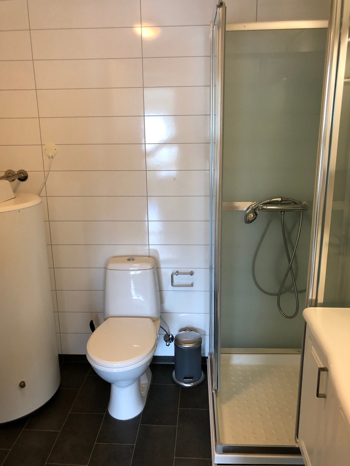 Bad 2 med dusj og vaskemaskin Galleribilde