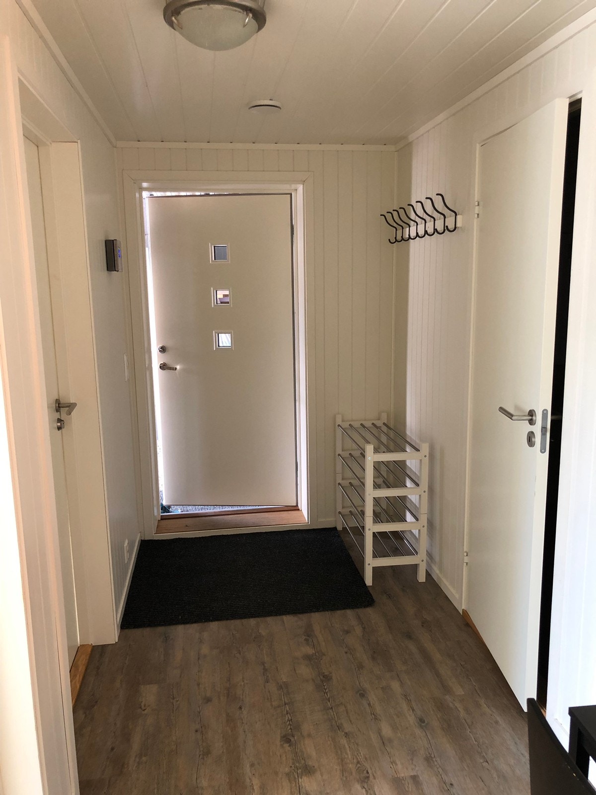 Gang og inngang til bad 1 Galleribilde