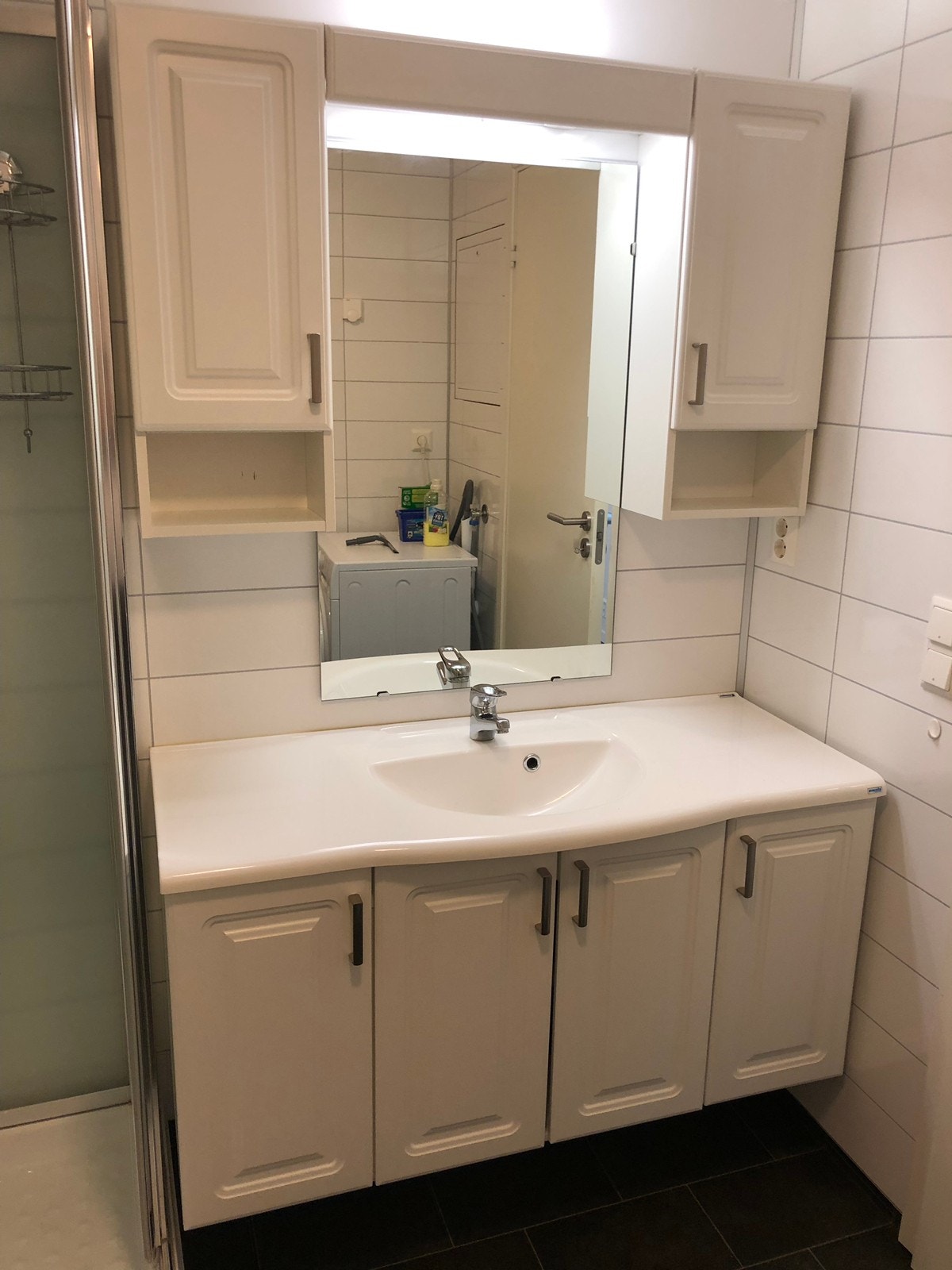 Bad 2 med dusj og vaskemaskin Galleribilde