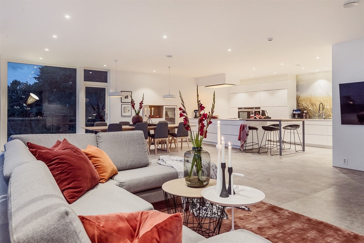 Stue og kjøkken på hele 74,5m² og gir flere innredningsmuligheter. Galleribilde