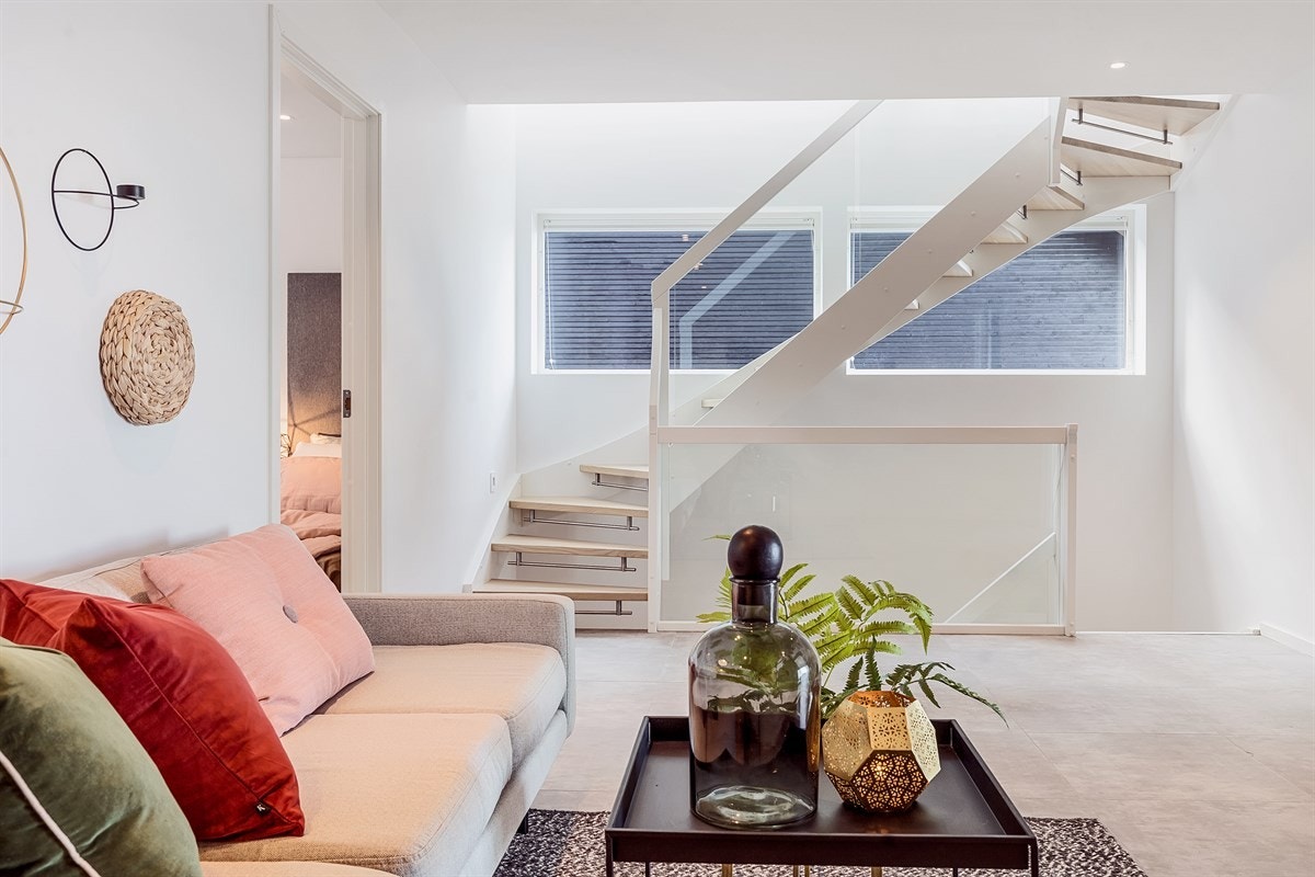 Allrommet fungerer som en ekstra stue. Galleribilde