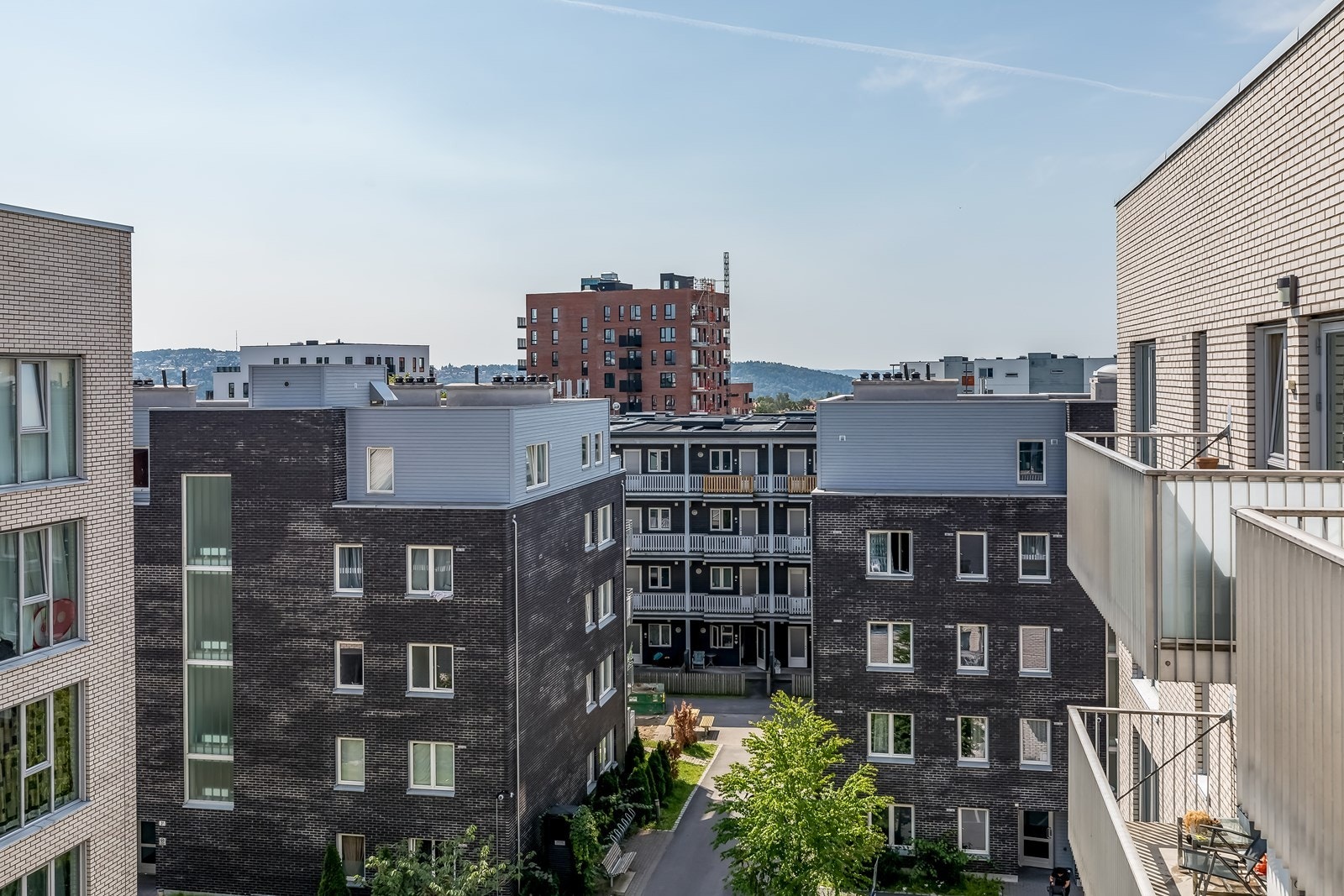 Flott utsyn utover områdets fellesarealer. Galleribilde