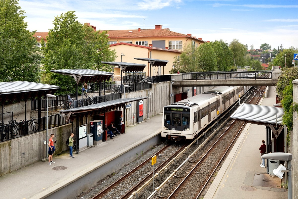 Kort gange til T-bane fra Hovseter. Galleribilde