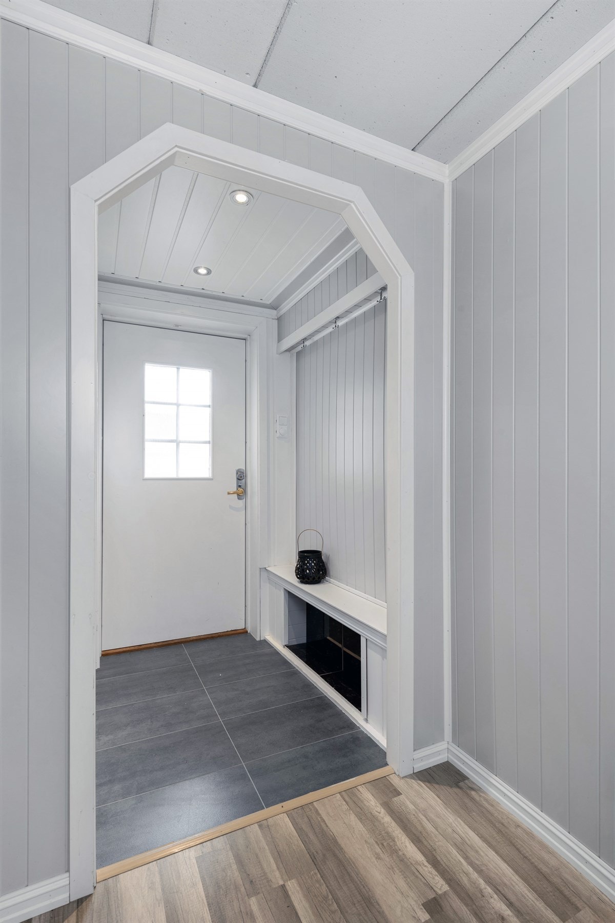 Utgang kjelleretasjen. Galleribilde