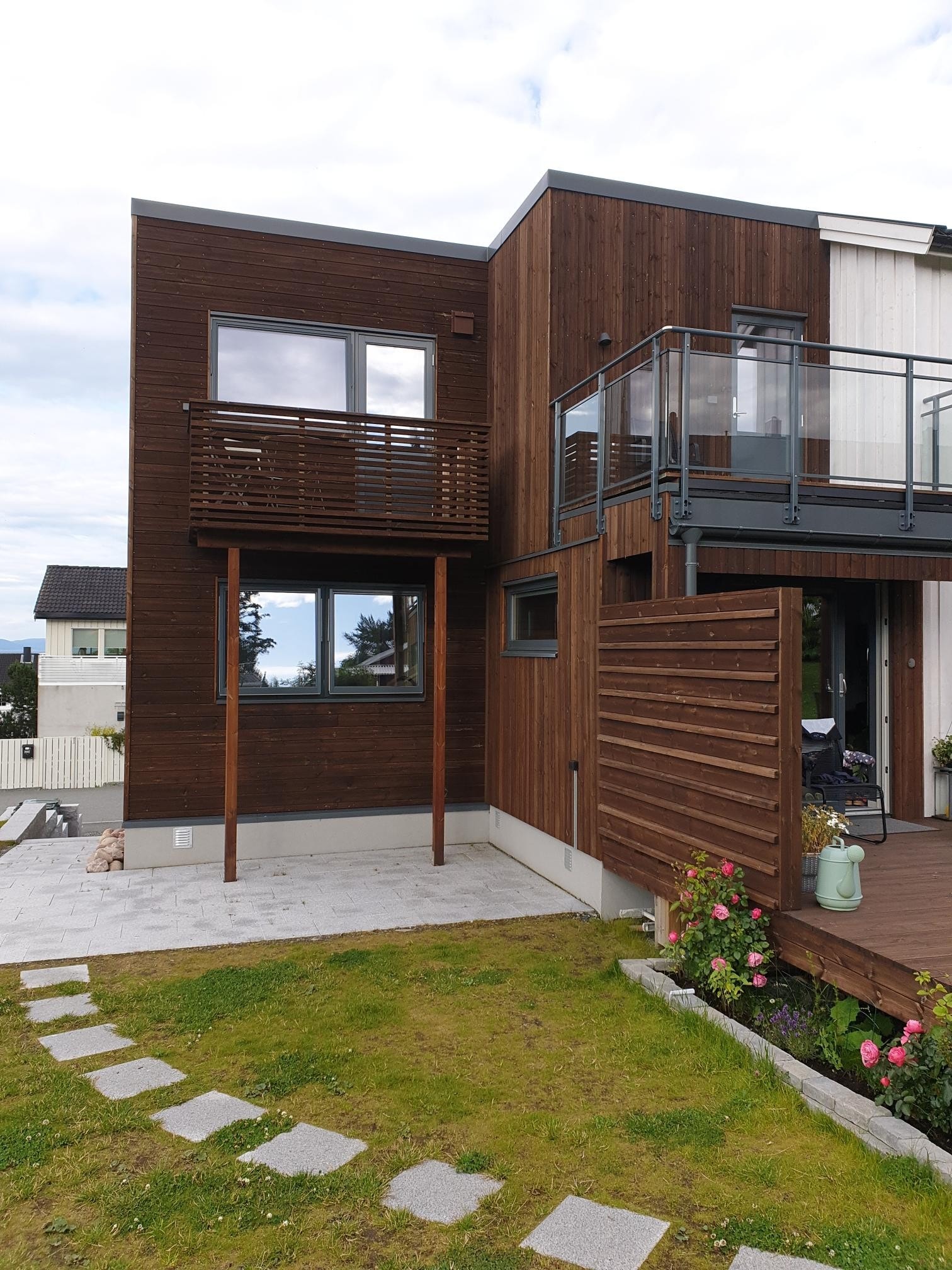 Uteareal (flislagt) under balkong kan disponeres av leietakere Galleribilde