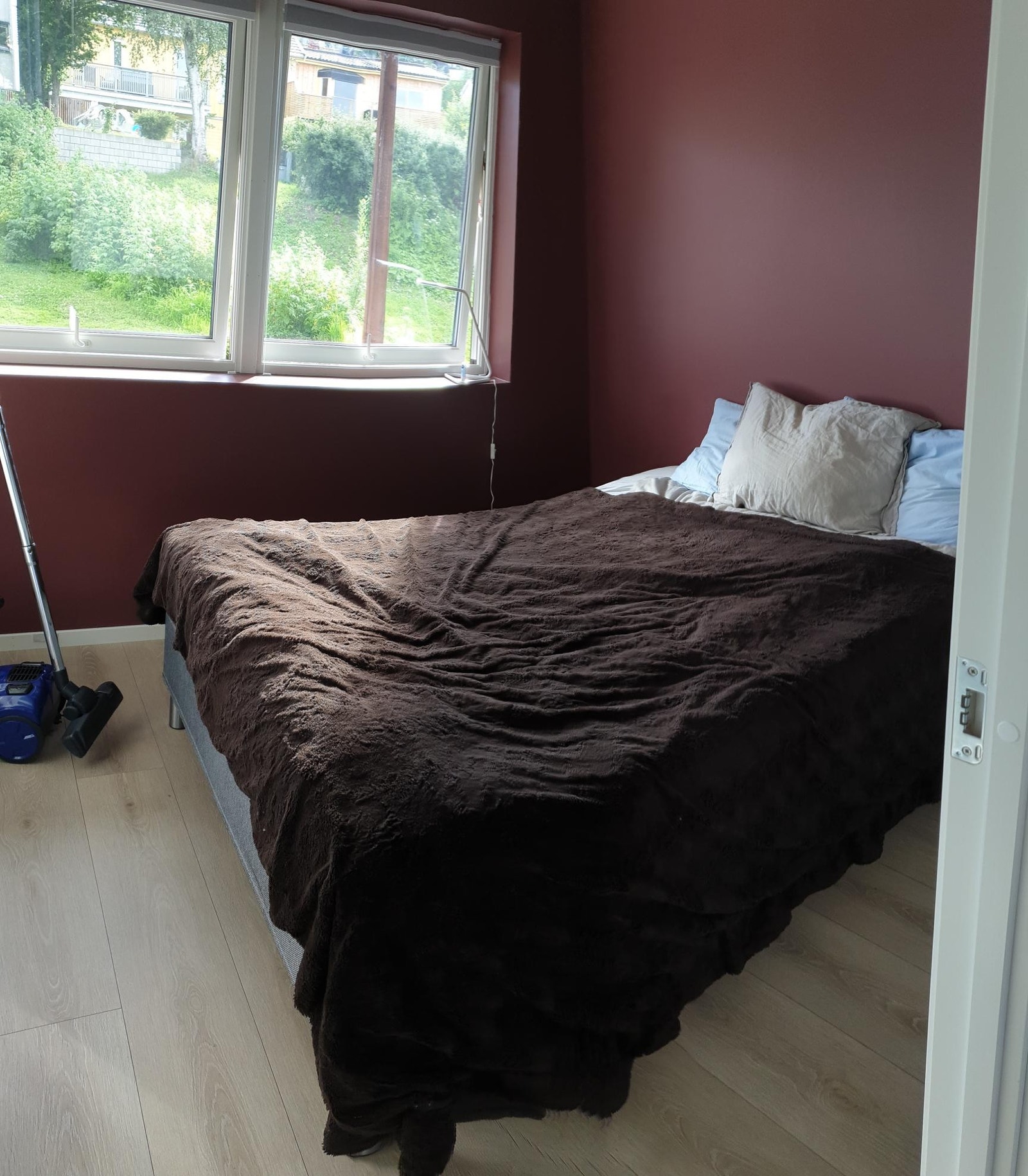 Soverom, stort klesskap medfølger (1. etasje) Galleribilde