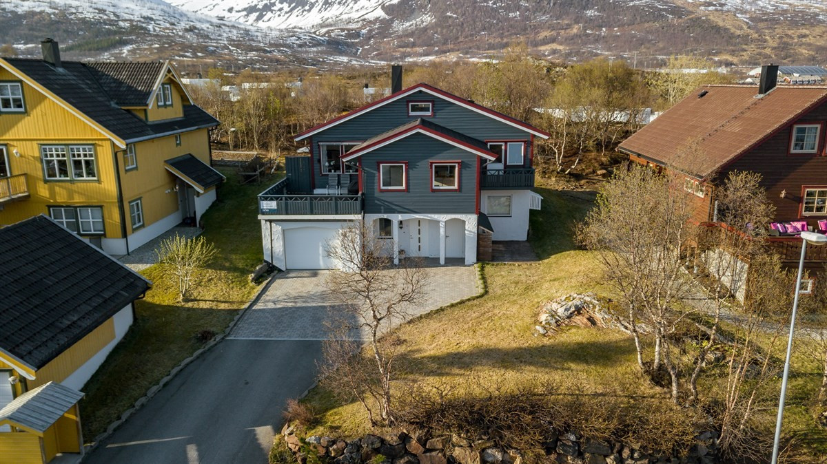 Inngang til andre etasje på nordsiden av boligen
