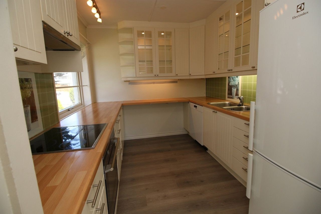 Kjøkken i hovedetasjen Galleribilde