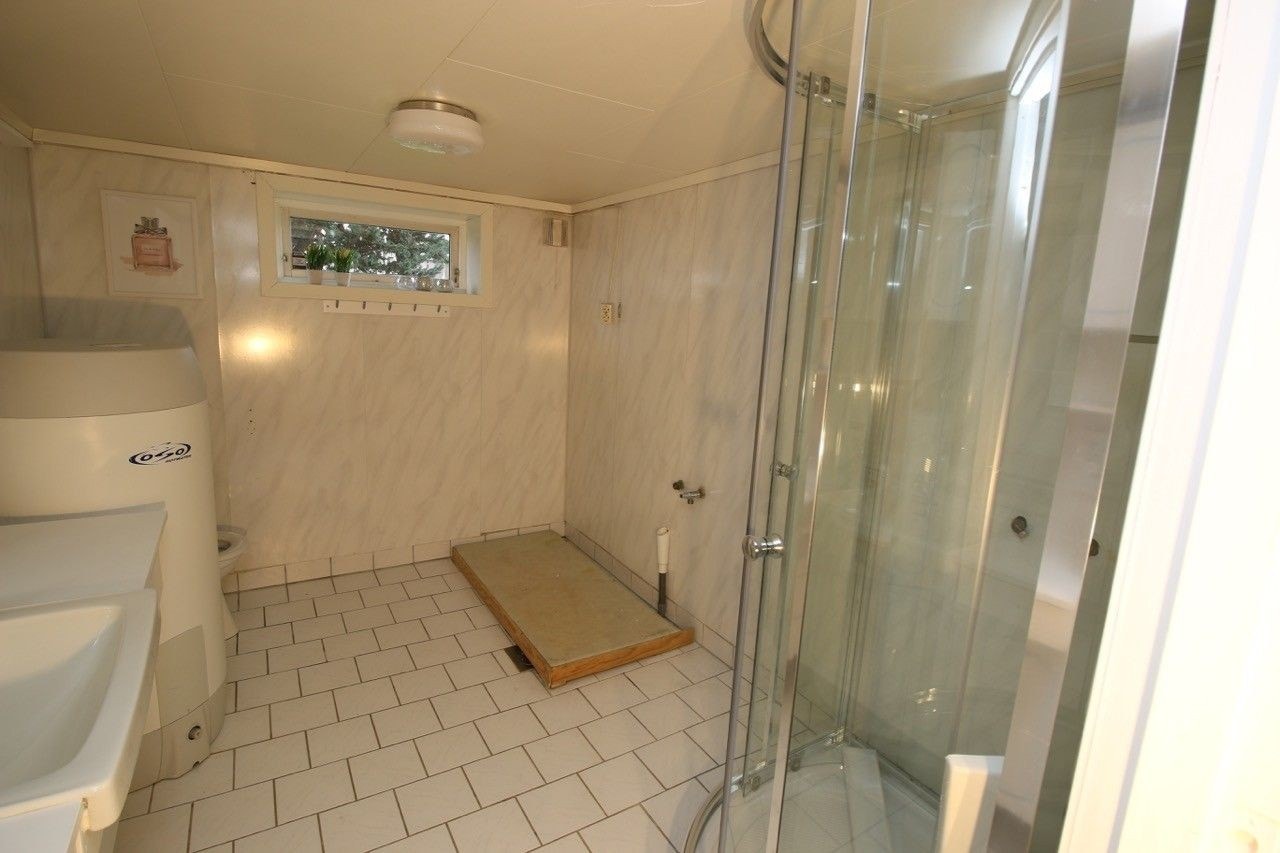 Bad i underetasjen, Vaskemaskin og tørketrommel står nå på platået Galleribilde