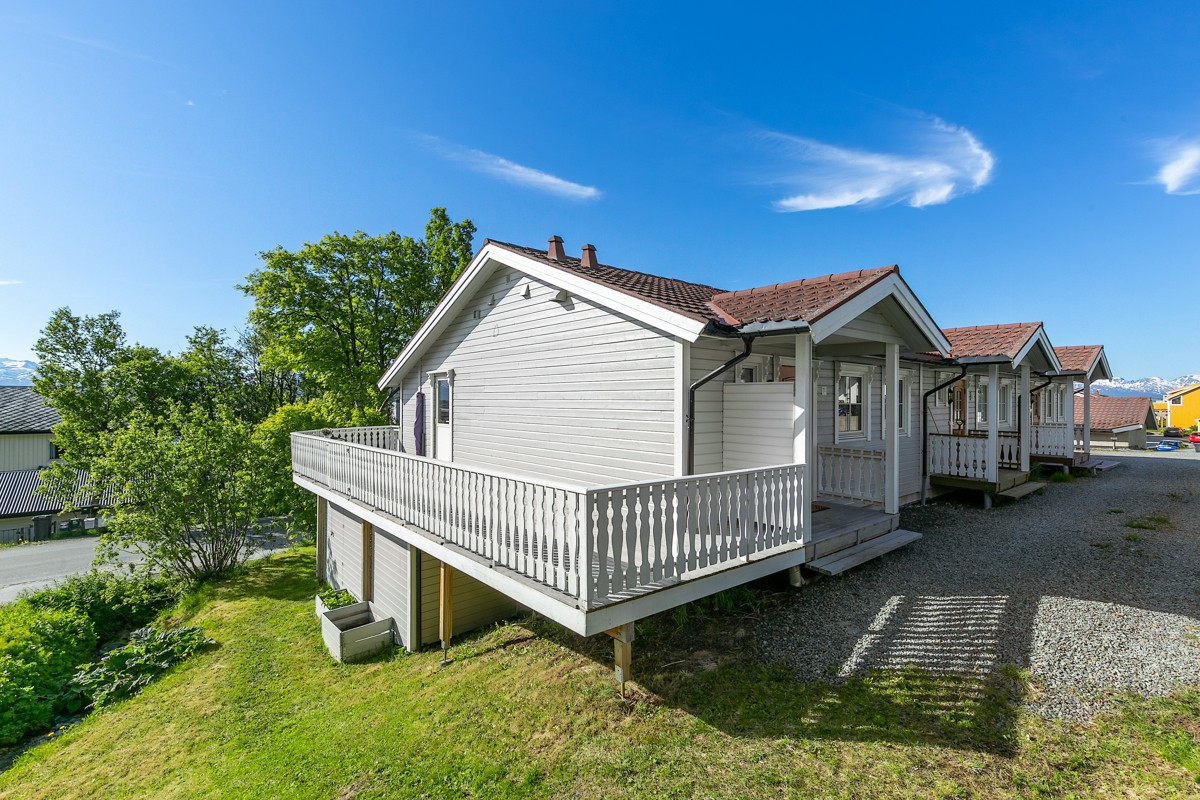 Plass til gjesteparkering på grusvei