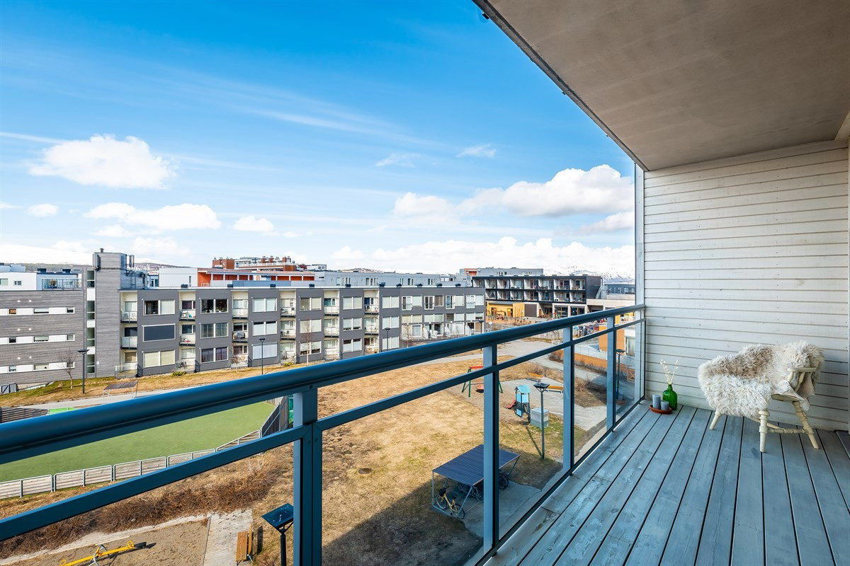 Fin balkong med plass til møblering